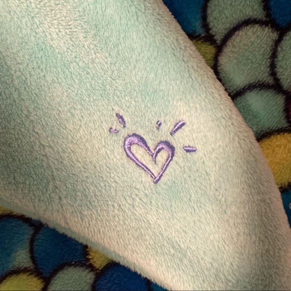 Mermaid Tail Blanket - Picture 2 of 4